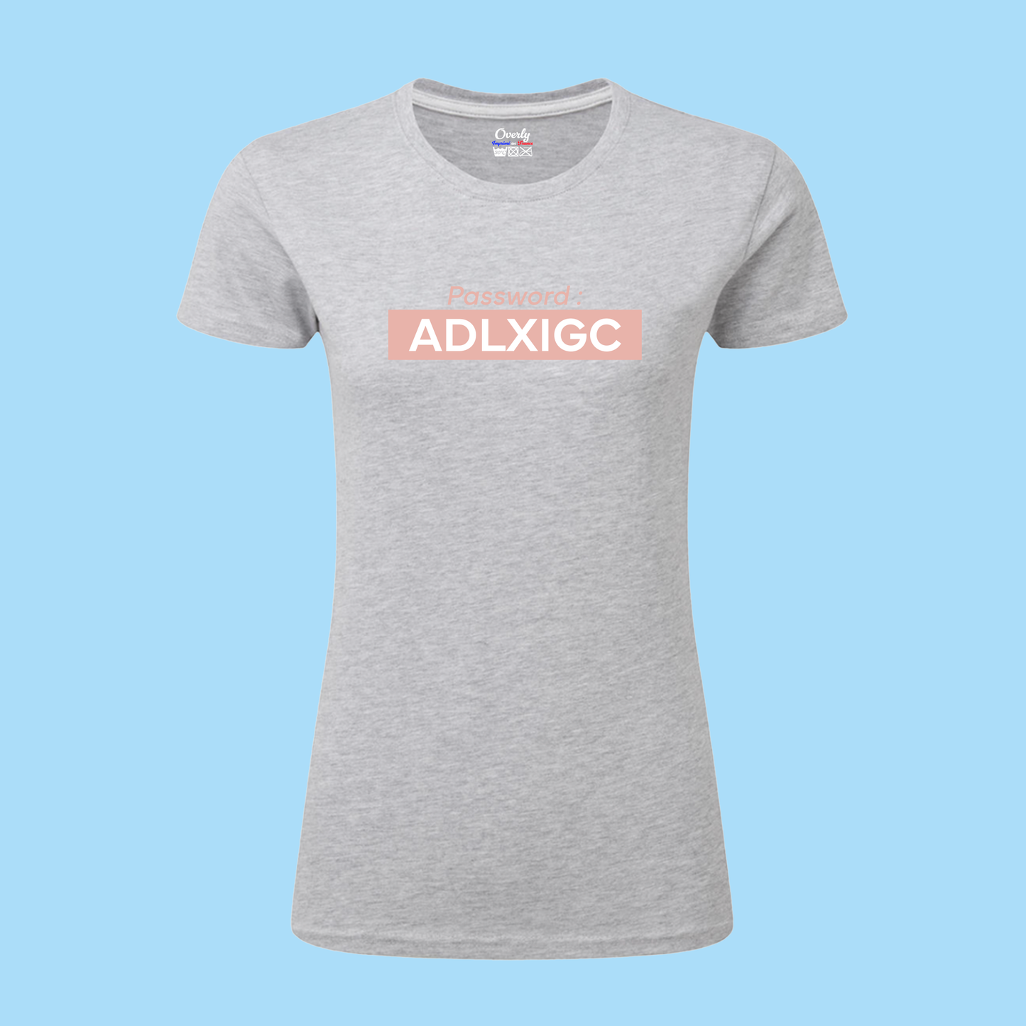 Détail de l'impression artisanale sur le t-shirt Overly Equestrian, mettant en avant la qualité et le savoir-faire de notre atelier en Picardie. Pour cavalière.