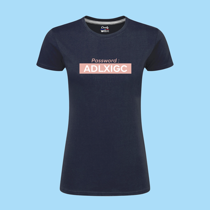 Détail de l'impression artisanale sur le t-shirt Overly Equestrian, mettant en avant la qualité et le savoir-faire de notre atelier en Picardie.