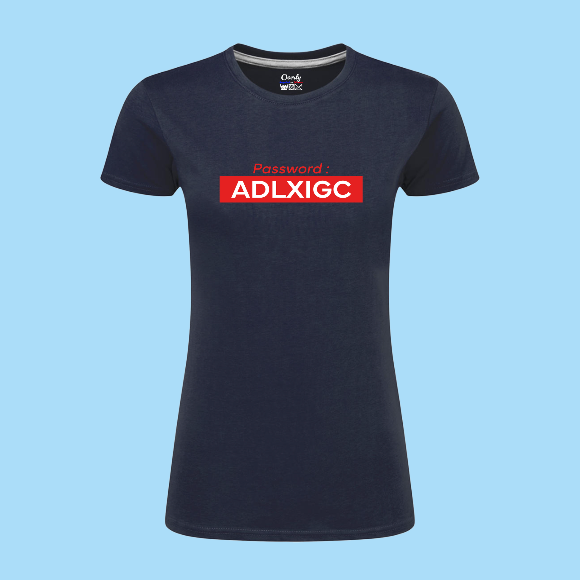 Détail de l'impression artisanale sur le t-shirt Overly Equestrian, mettant en avant la qualité et le savoir-faire de notre atelier en Picardie.