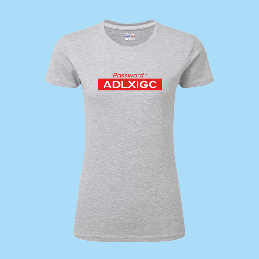 Détail de l'impression artisanale sur le t-shirt Overly Equestrian, mettant en avant la qualité et le savoir-faire de notre atelier en Picardie. Pour cavalière.