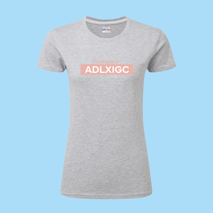 Détail de l'impression artisanale sur le t-shirt Overly Equestrian, mettant en avant la qualité et le savoir-faire de notre atelier en Picardie. Pour cavalière.