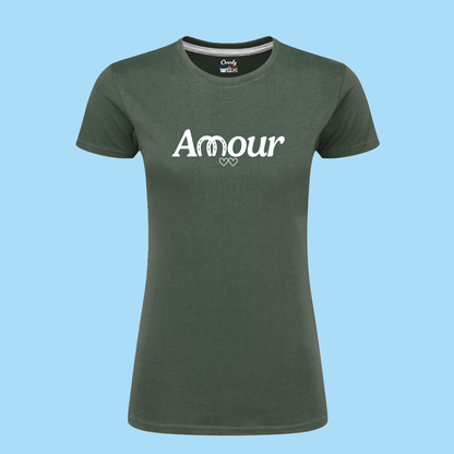 T-shirt Overly Equestrian en coton 100 % avec logo élégant sur la manche gauche, idéal pour les cavaliers à la recherche de style et de confort."