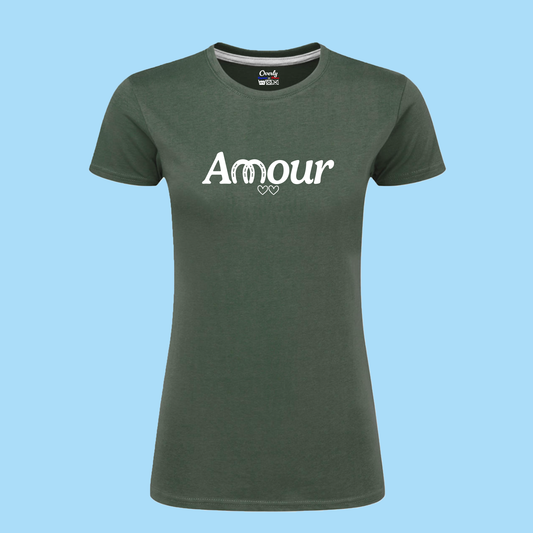 T-shirt Overly Equestrian en coton 100 % avec logo élégant sur la manche gauche, idéal pour les cavaliers à la recherche de style et de confort."